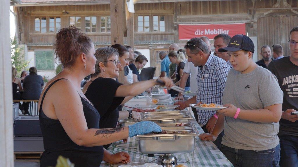 Repas délicieux au barbecue.