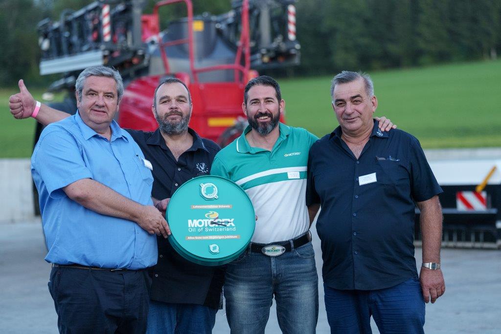 L'association a été fondée dans les locaux de Motorex à Langenthal. Fernand Andrey, Daniel Haffa, Reto Rettenmund (Motorex), Rolf Haller (de g. à dr.)