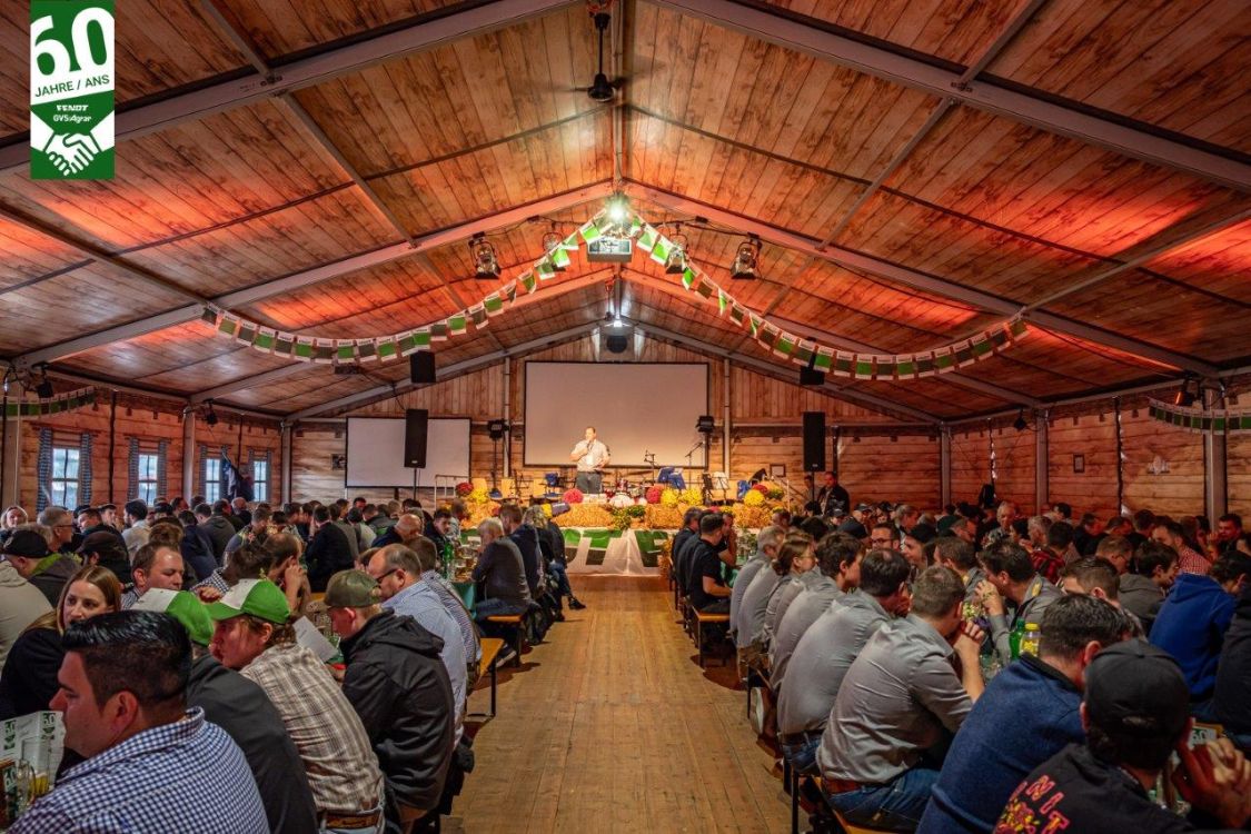 La soirée bavaroise lors de la fête d'anniversaire du partenariat de distribution Fendt et GVS. Image : zVg