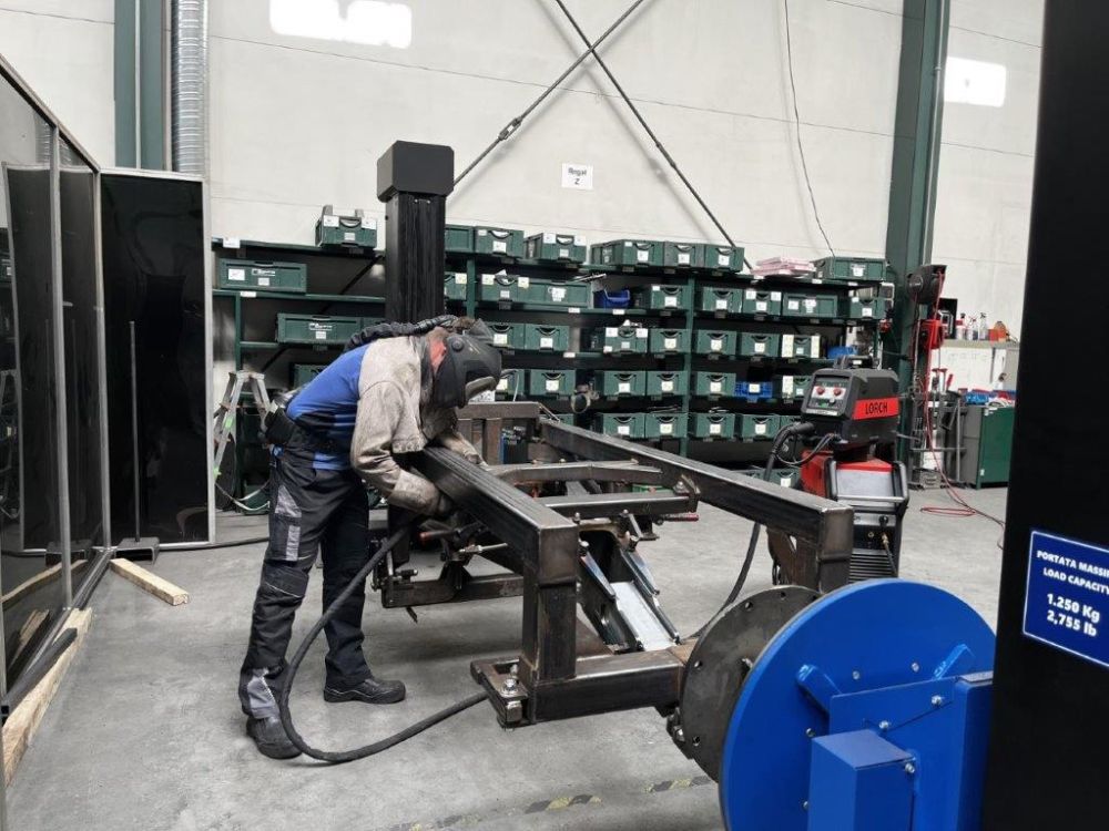 Grünlandtechnik atteint un taux d'intégration verticale de 98 % dans sa production. 90 % des pièces sont soudées à la main.