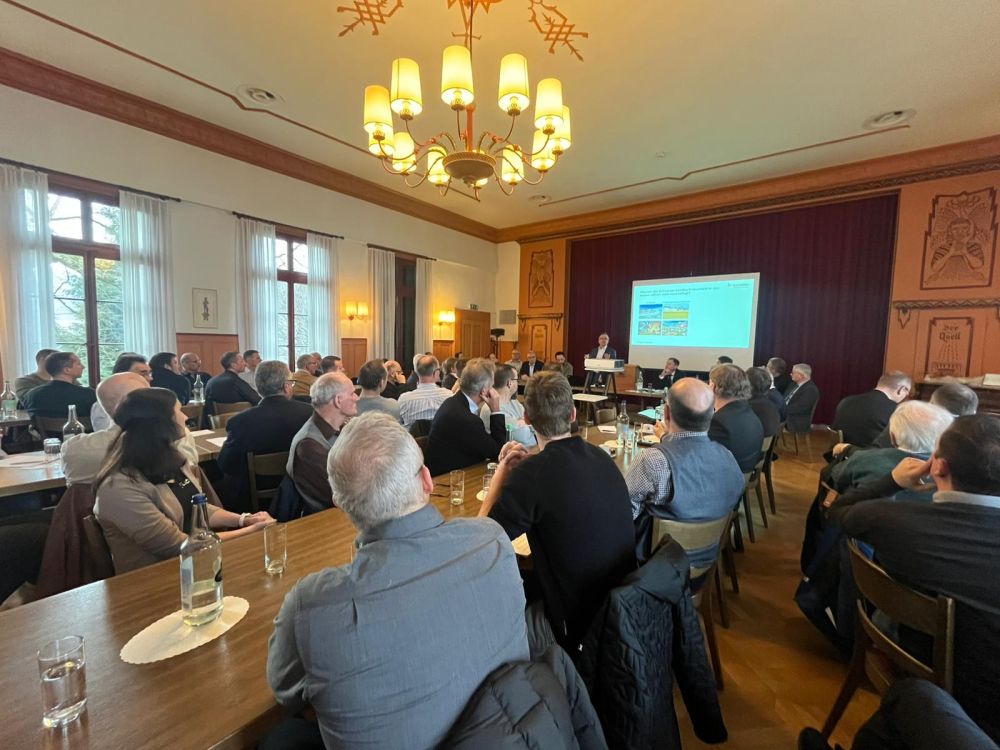 Die Mitgliederversammlung des Schweizerischen Landmaschinenverbands (SLV) in Schönbühl (BE) war gut besucht. Bild: kim