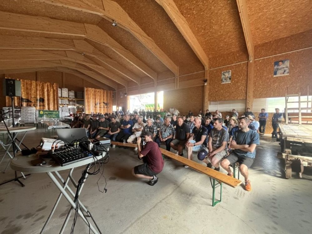 Vier fachliche Kurzreferate rundeten das Programm ab.