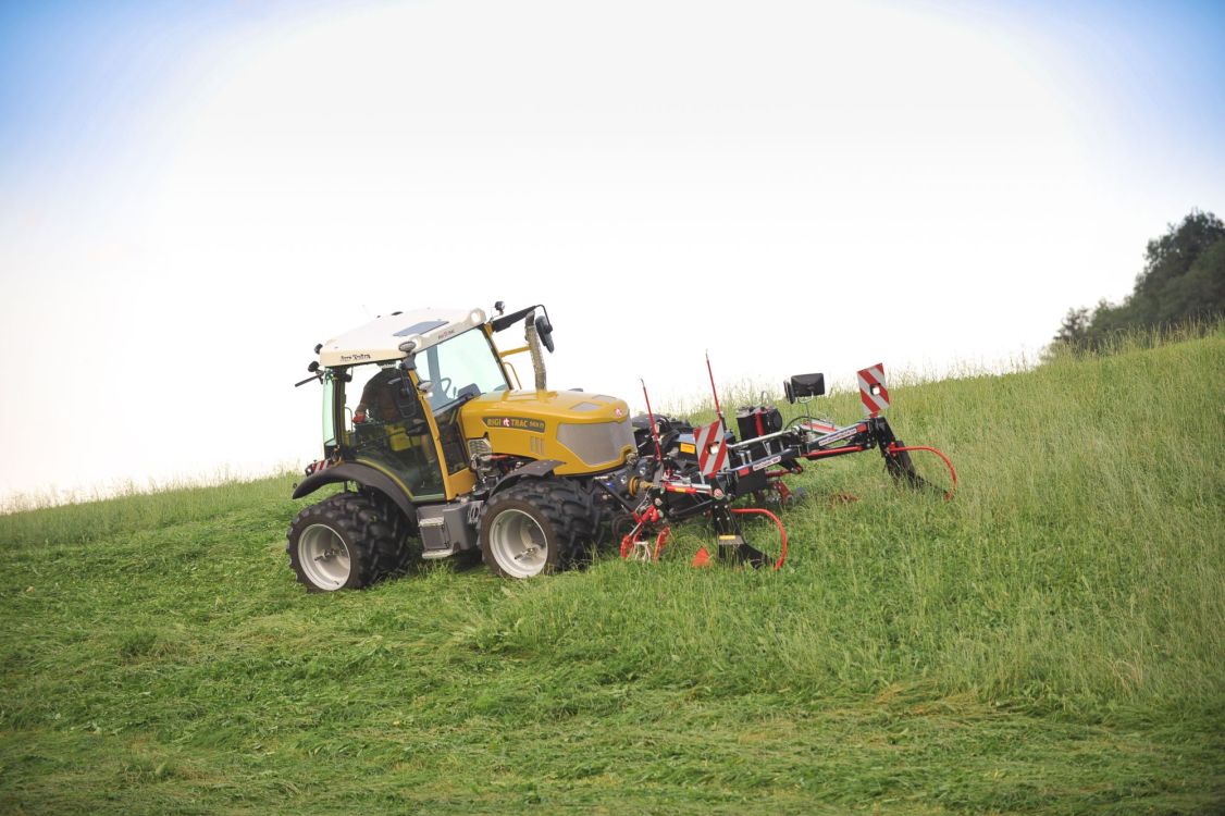 La faible puissance d'entraînement nécessaire pour une faucheuse à double lame permet d'économiser du carburant. Photo : zVg