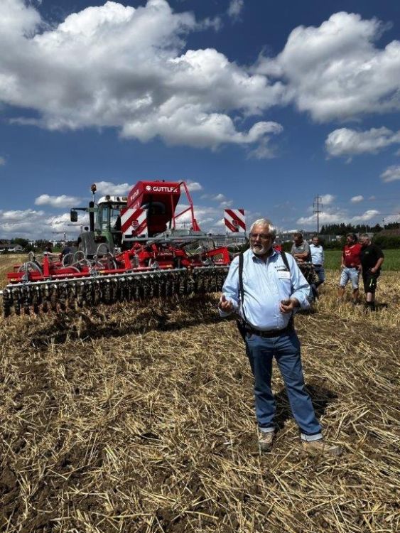 Hans Güttler (directeur de Güttler) a expliqué avec passion les détails de ses machines. Image : kim