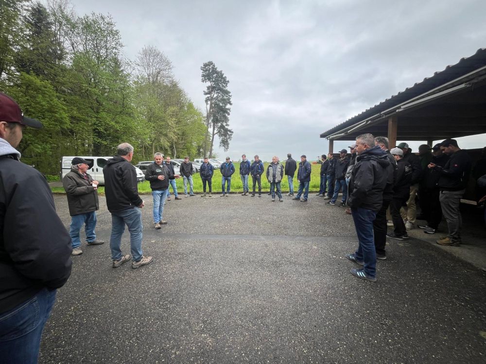 Urs Aeberhard stellte seinen Betrieb bei der Begrüssung vor. Bild: kim