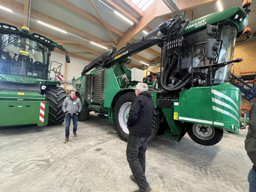 La déchiqueteuse de bois mobile Albach Diamant 2000 est imposante. Image : kim