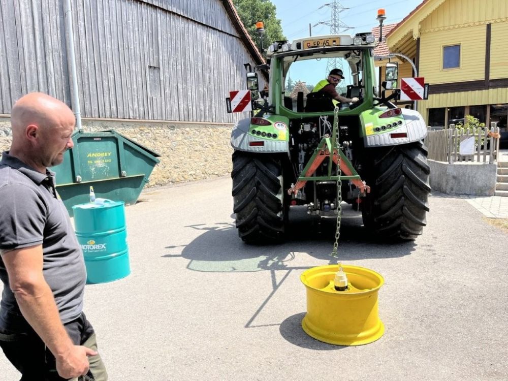 Die Zeit wird gemessen bis die Flasche offen ist.