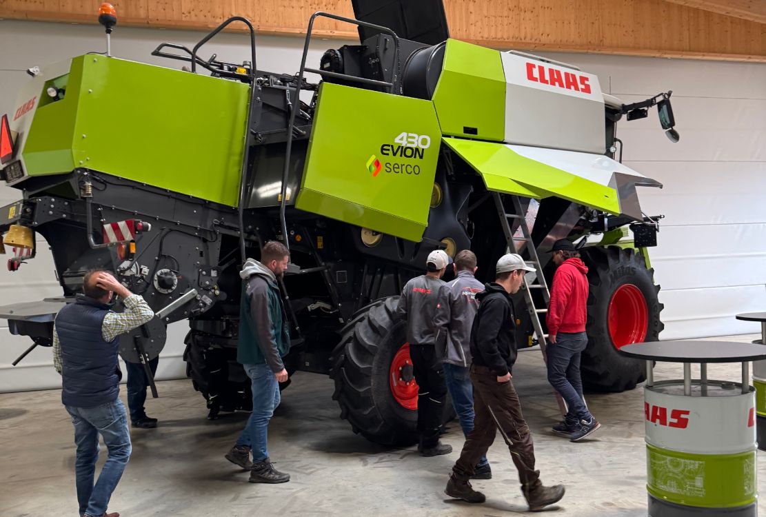 Le travail sur une machine d'exposition a rendu le cours particulièrement proche de la pratique pour les participants. Photo : Stalder
