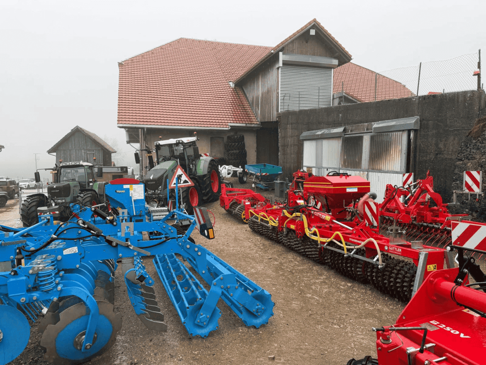 ... tandis qu'à l'extérieur régnait un temps gris, humide et froid. (Photos : kim)
