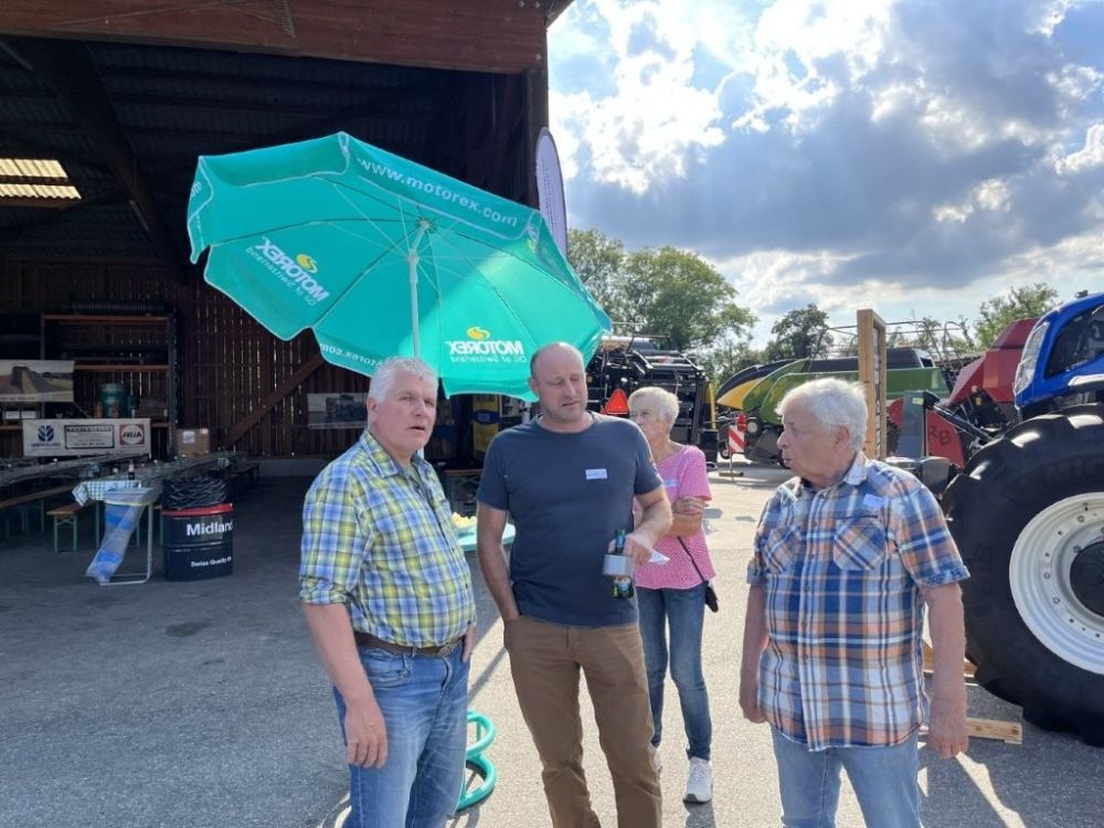 Ehrenpräsident Fritz Hirter (r.) liess sich einen Besuch nicht nehmen. Im Gespräch mit Fritz Keller (li.) und Stephan Langel.