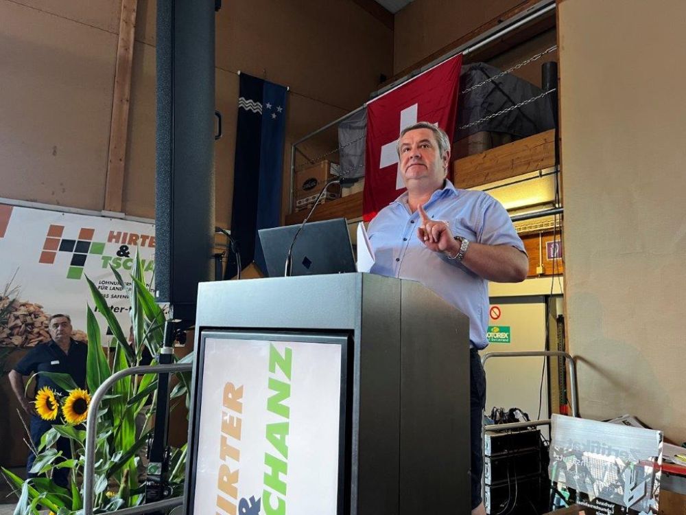 Le vice-président Fernand Andrey lors de son discours sur les nouveautés de l'association. Image : kim