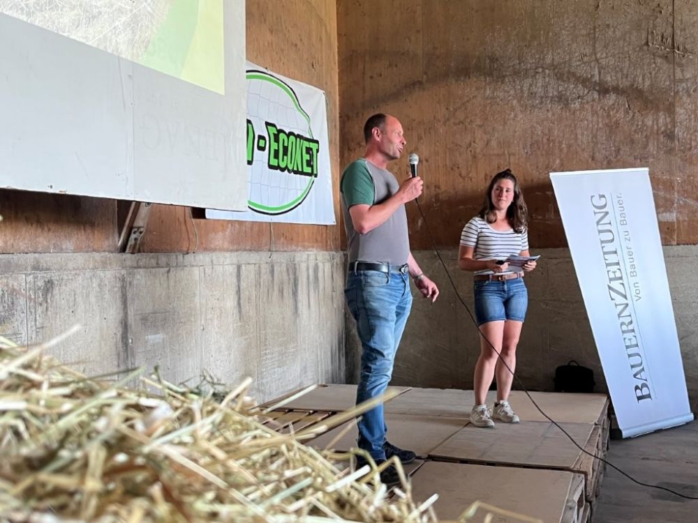 Urs Schneeberger (li.) berichtet von seinem Test.