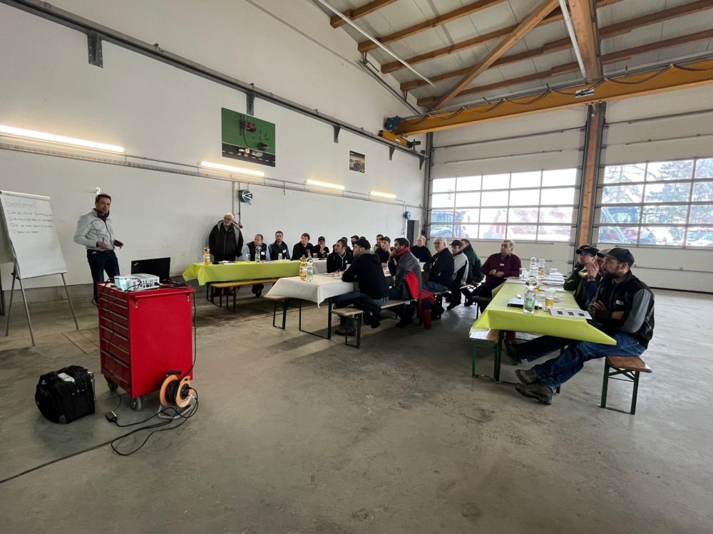 Die Teilnehmenden hörten dem Vortrag von Matthias Anliker mit grossem Interesse zu. Bild: kim