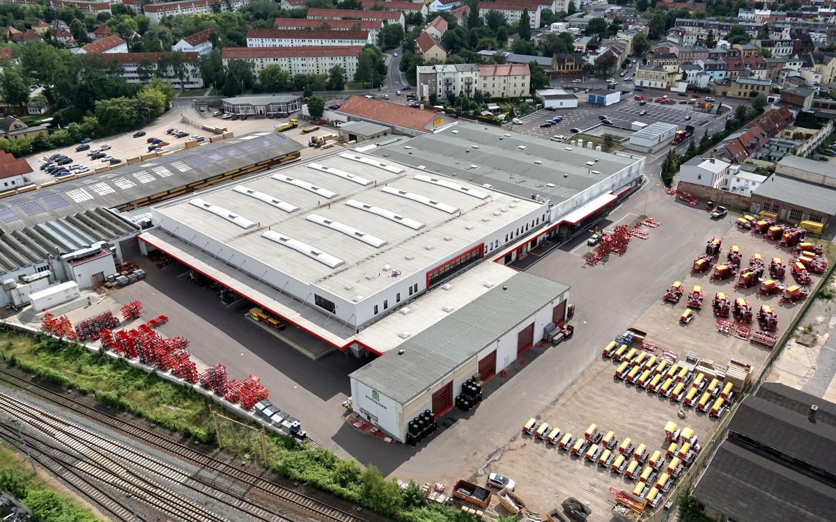 Vue aérienne de l’usine de technique de semis Pöttinger à Bernburg