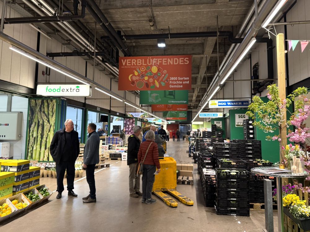 Die "Haupteinkaufsstrasse" am Engrosmarkt. (Bild: kim)