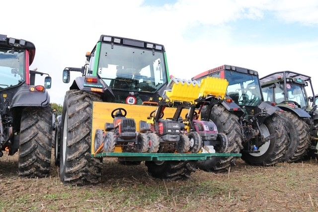 Oh, les petits étaient là aussi.