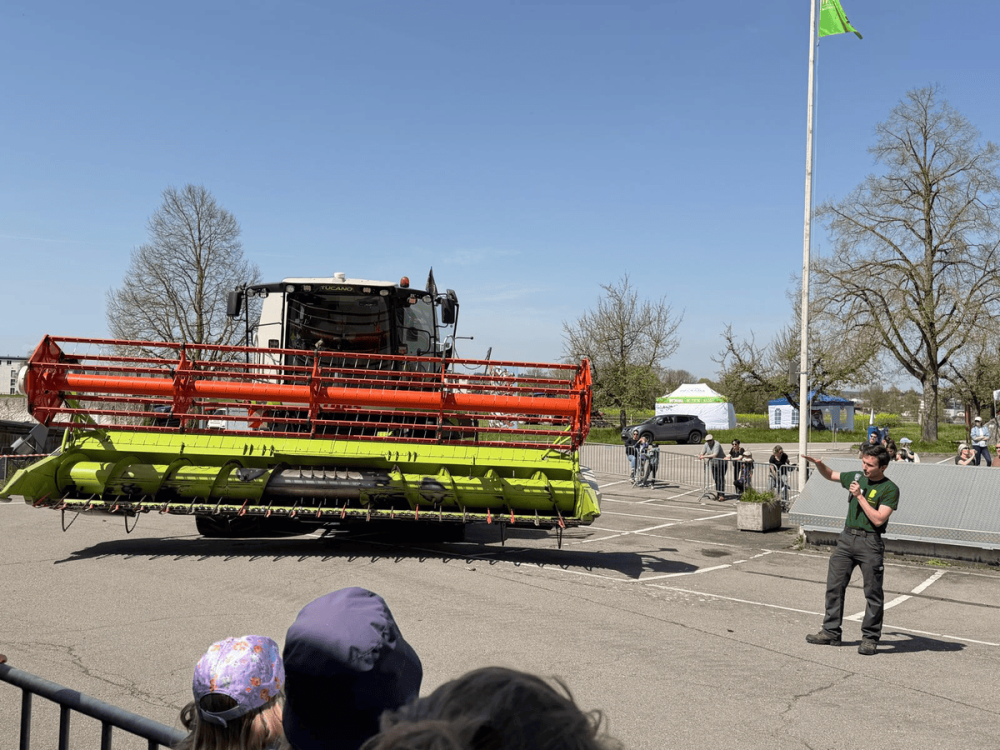 Un étudiant a donné des explications et répondu aux questions. (Photo : kim)