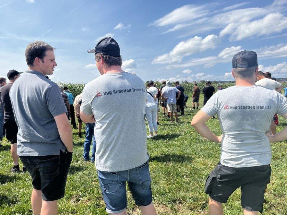 Échange professionnel entre Hug René (Hug Schottentrans AG) et Philipp Inauen (directeur d'exploitation Odermatt Umwelttechnik AG). Photo : kim