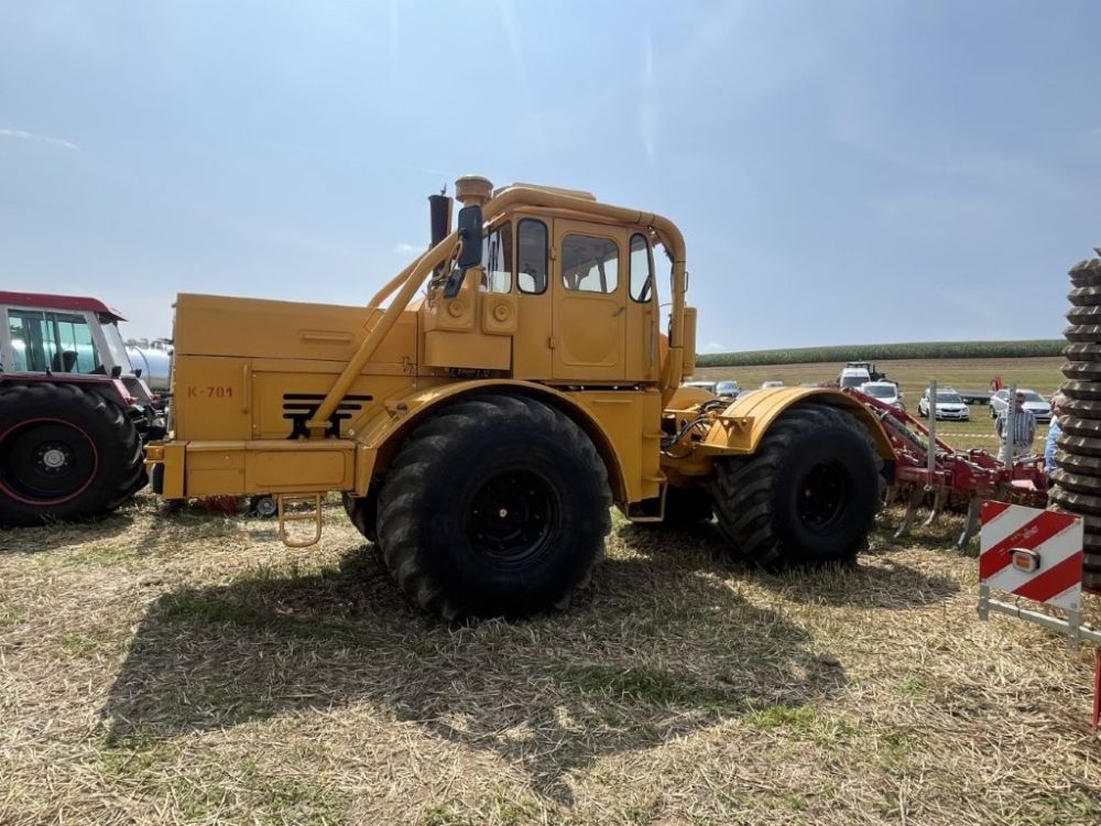 14 Tonnen bringt der Knicklenker auf die Waage.