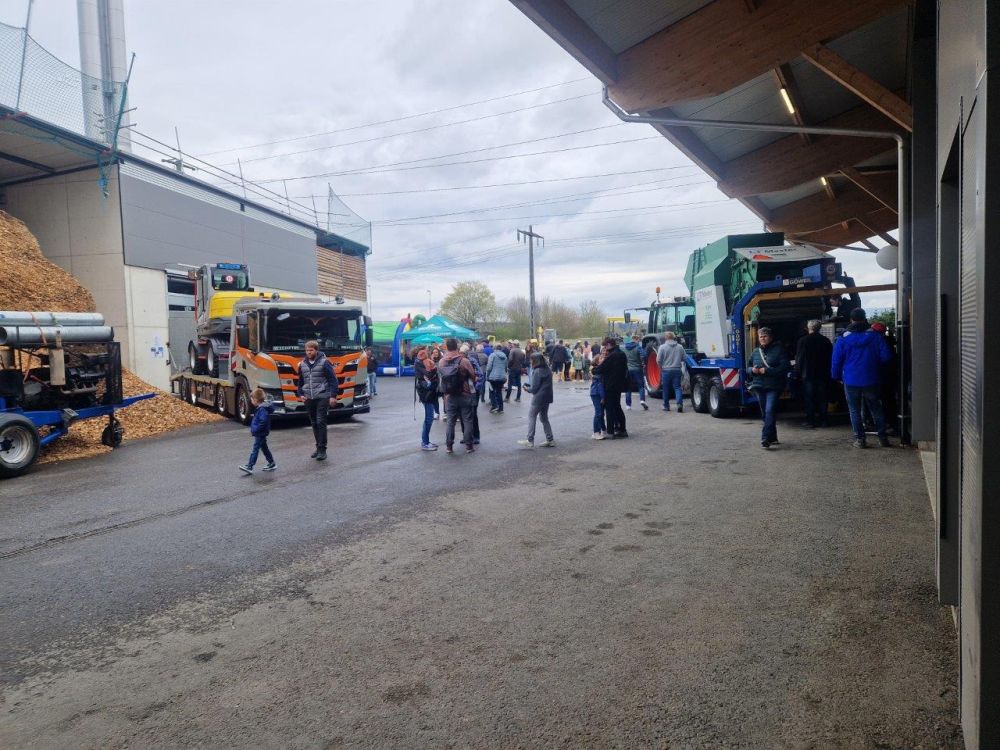 Vue de la halle des machines en direction de la centrale de chauffage. Image : rz