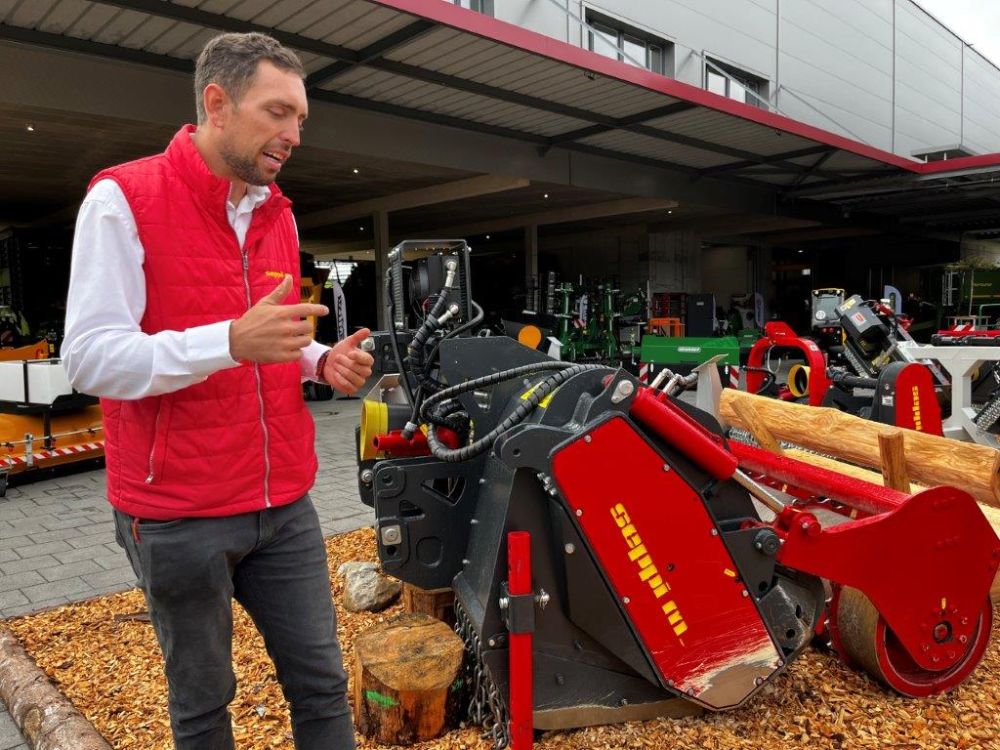 Maximilian Seppi von Seppi M stellte den Steinbrecher vor. Das Unternehmen mit Sitz Mezzolombardo - Italien ist vor allem auf Mulchgeräte spezialisiert.