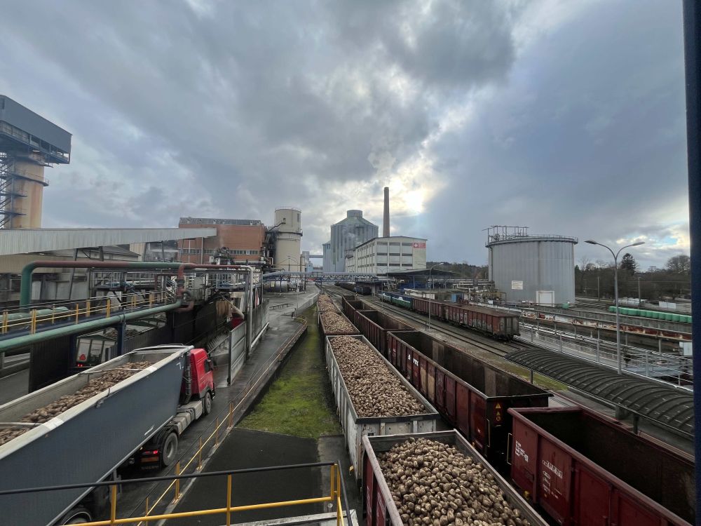 ... oder per Bahn angeliefert. (Fotos: kim)