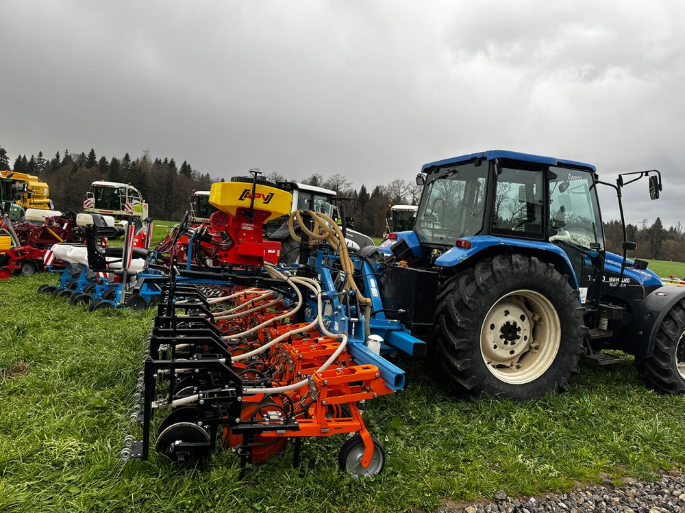 Schmotzer Hackgerät Kameragesteuert; vier- oder sechsreihiges Hacken von Mais; Untersaaten dank APV-Sägerät und Düngung möglich