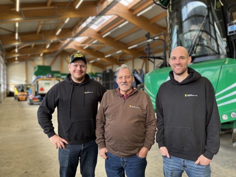 Fritz Lehmann (au centre), a transmis son entreprise hors du cadre familial à Markus Bill (à droite) et Pascal Schori. Image : kim