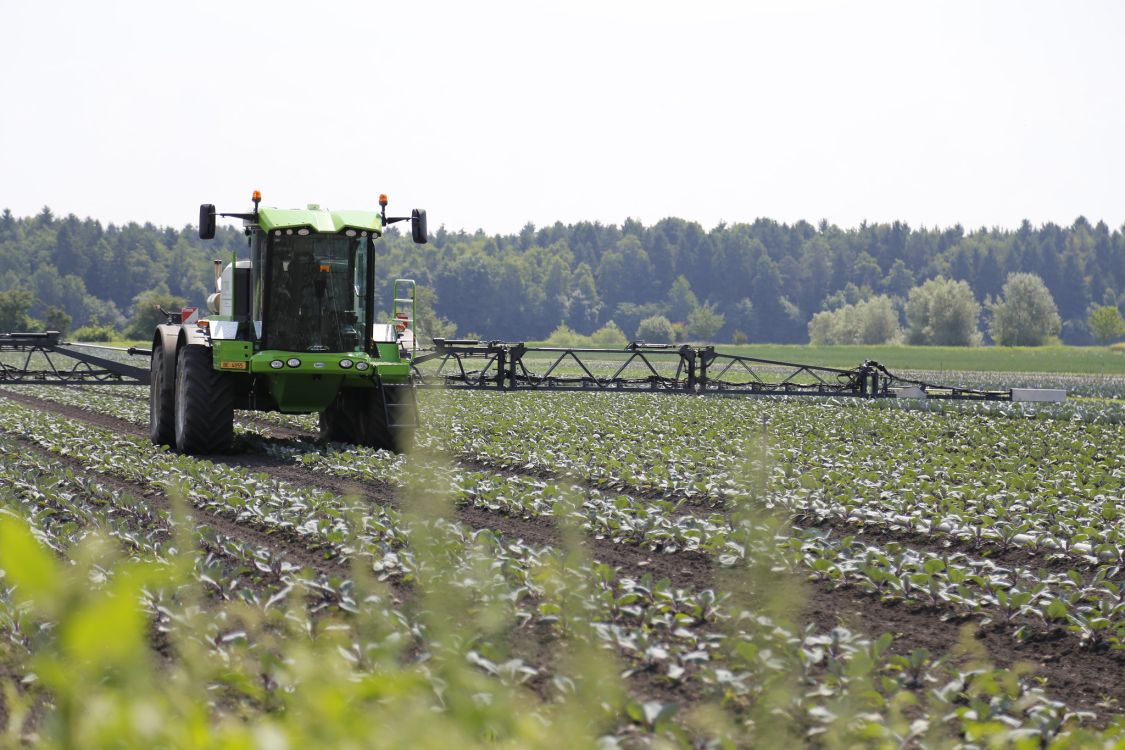 De nouveaux organismes nuisibles se propagent, des substances actives éprouvées disparaissent et des alternatives ne sont pas disponibles partout. (Image: LID, jin)