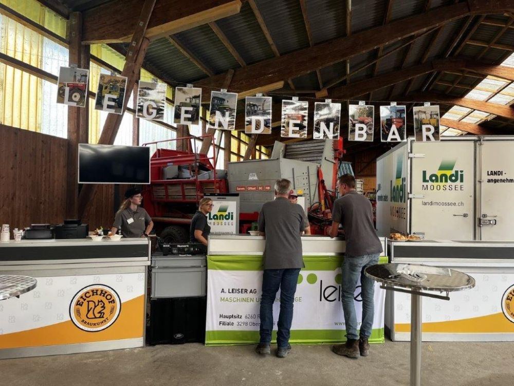 Restauration et boissons étaient prévues, par exemple le bar des légendes avec open end. Image : kim