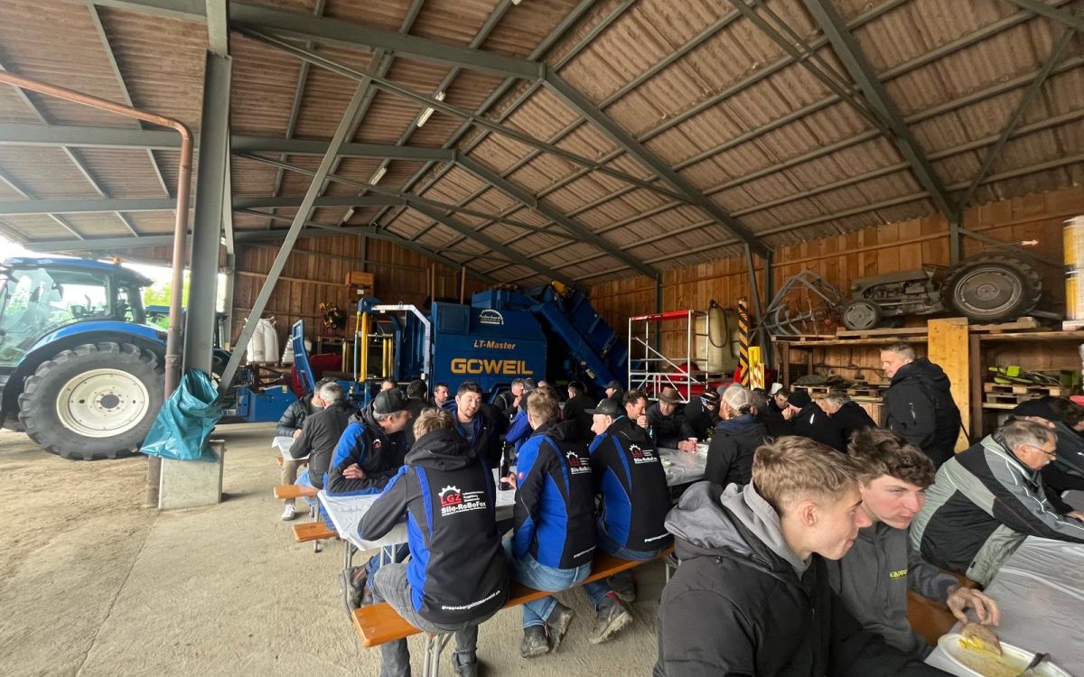 Gemütlicher Austausch beim gemeinsamen Mittagessen. Bild: kim