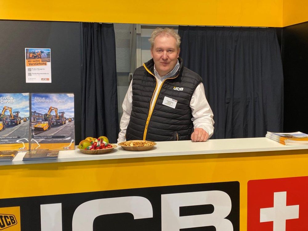 Urs Lederman von JCB Suisse; von Baggern und Ladern bis Traktoren. Bild: UlUt