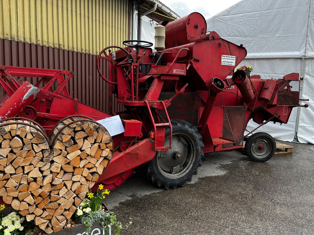 Erster Mähdrescher der Firma Bircher: Massey Ferguson; 630S Jahrgang: 1962 Motor: Perkins 1.3 Liter mit 39 PS Balkenbreite: 1.8m