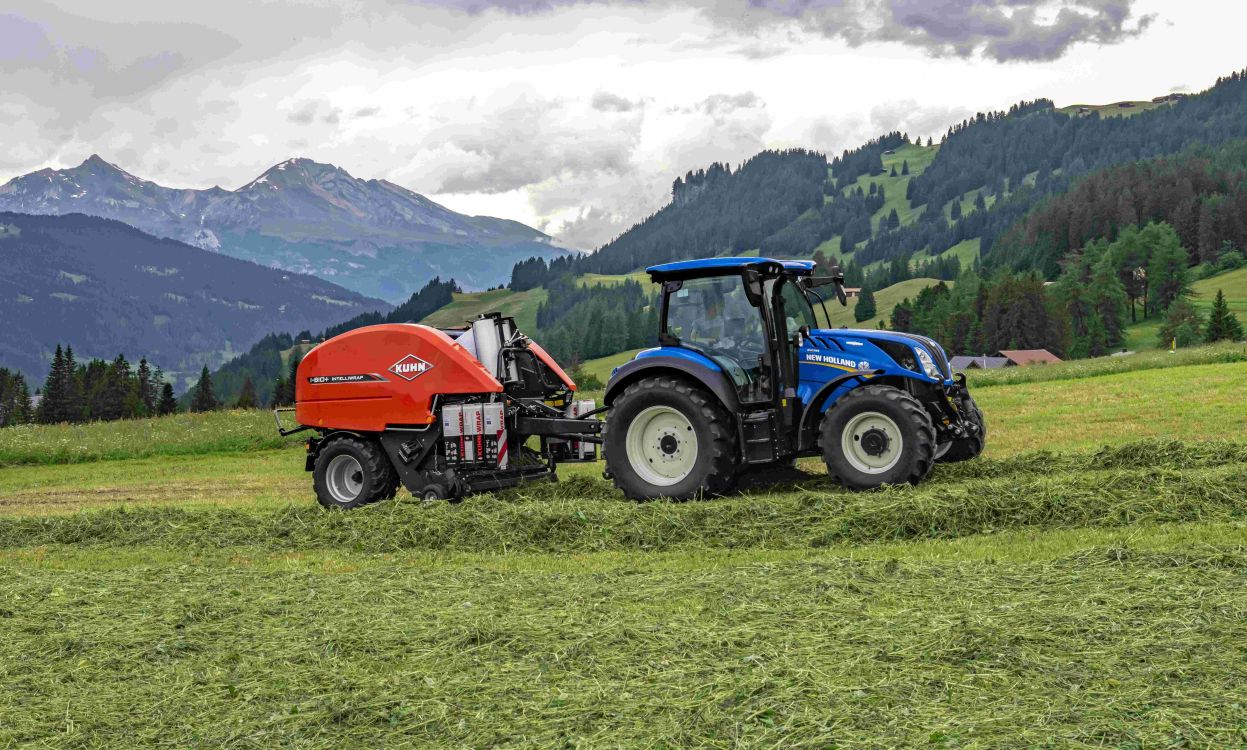 « Le regroupement du pressage et de l'enrubannage en une seule machine était une grande étape à l'époque », se souvient Peter van Hoek, responsable de produits chez KUHN. (Photo : Kuhn, mise à dispo)
