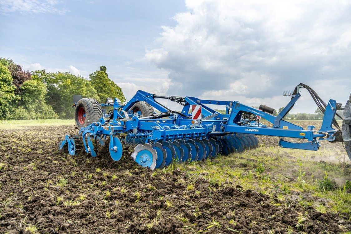 De nombreuses nouveautés sont introduites pour le Rubin 10 TF semi-porté de 4 m à 7 m de largeur de travail. Photo : zVg