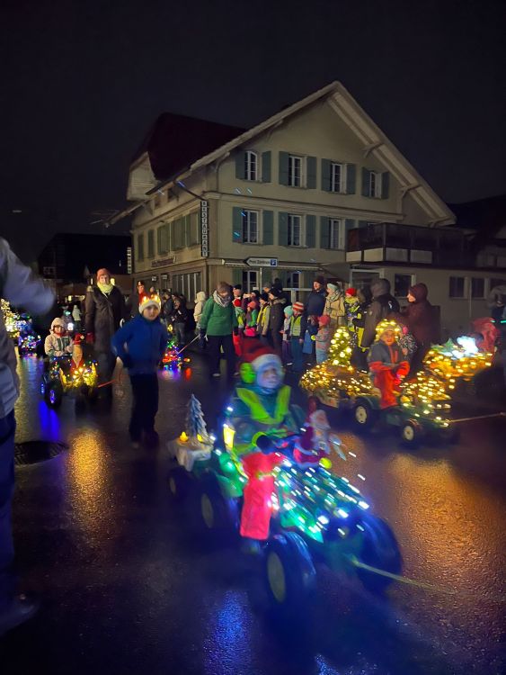 Les enfants ont décoré leurs tracteurs avec un grand souci du détail. Image : kim