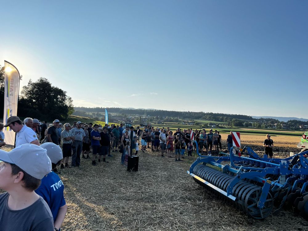 Démonstration au champ Lemken et Deutz-Fahr à Hermrigen. Foto: kim