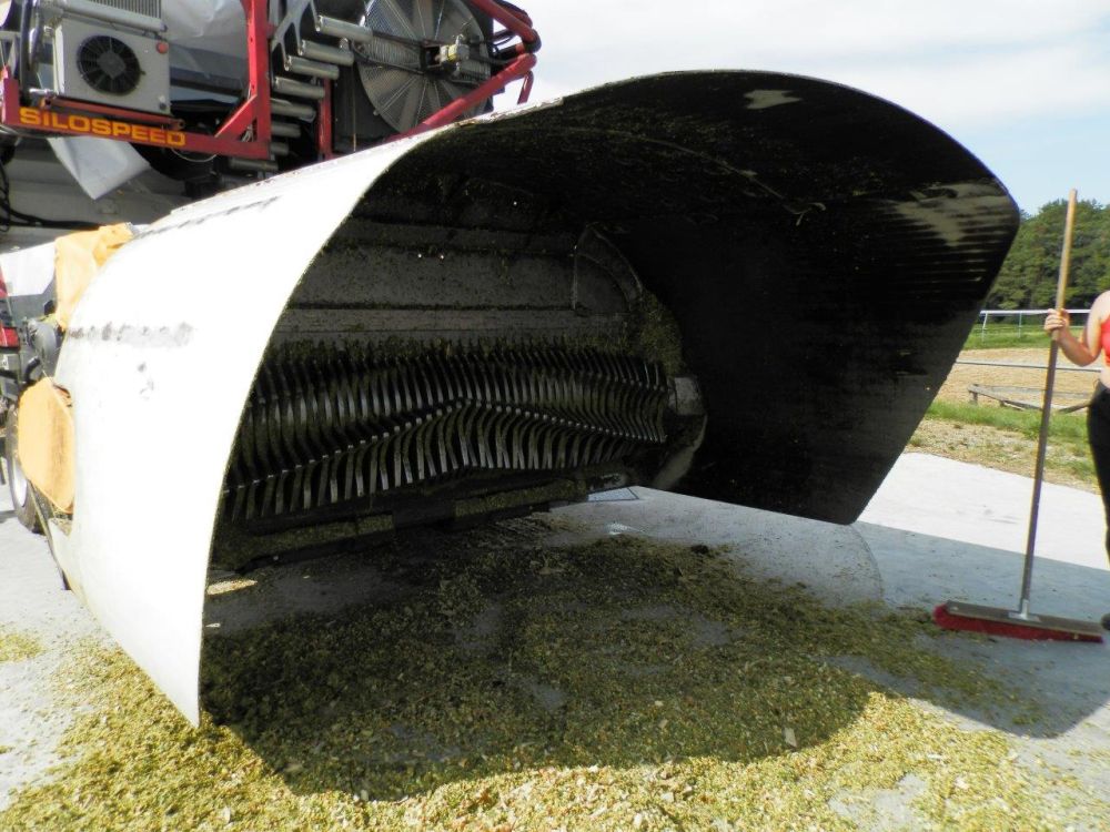 Le rotor de pressage et le tunnel métallique compriment le matériau. Image : Süß