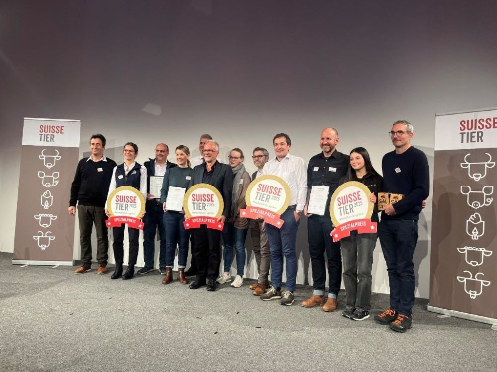 Alle Gewinner des Innovationspreises aus dem Segment Wirtschaft. Der Wettbewerb wird alle zwei Jahre von den Schweizer Agrarmedien vergeben. Foto: kim