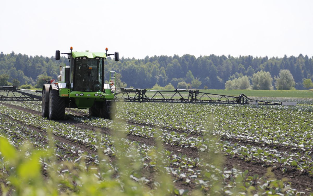 Feldspritze im Einsatz