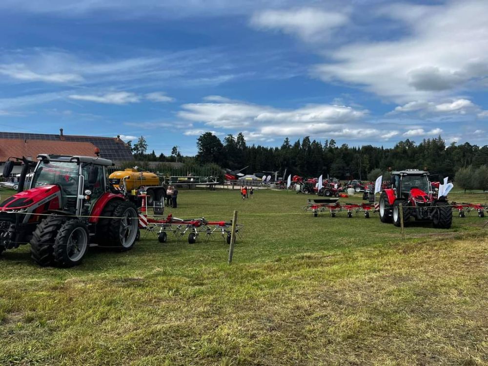 La grande et belle présentation du programme Massey Ferguson Fullliner, lors des journées Born to Farm à Kleinbösingen (FR). Photo : kim